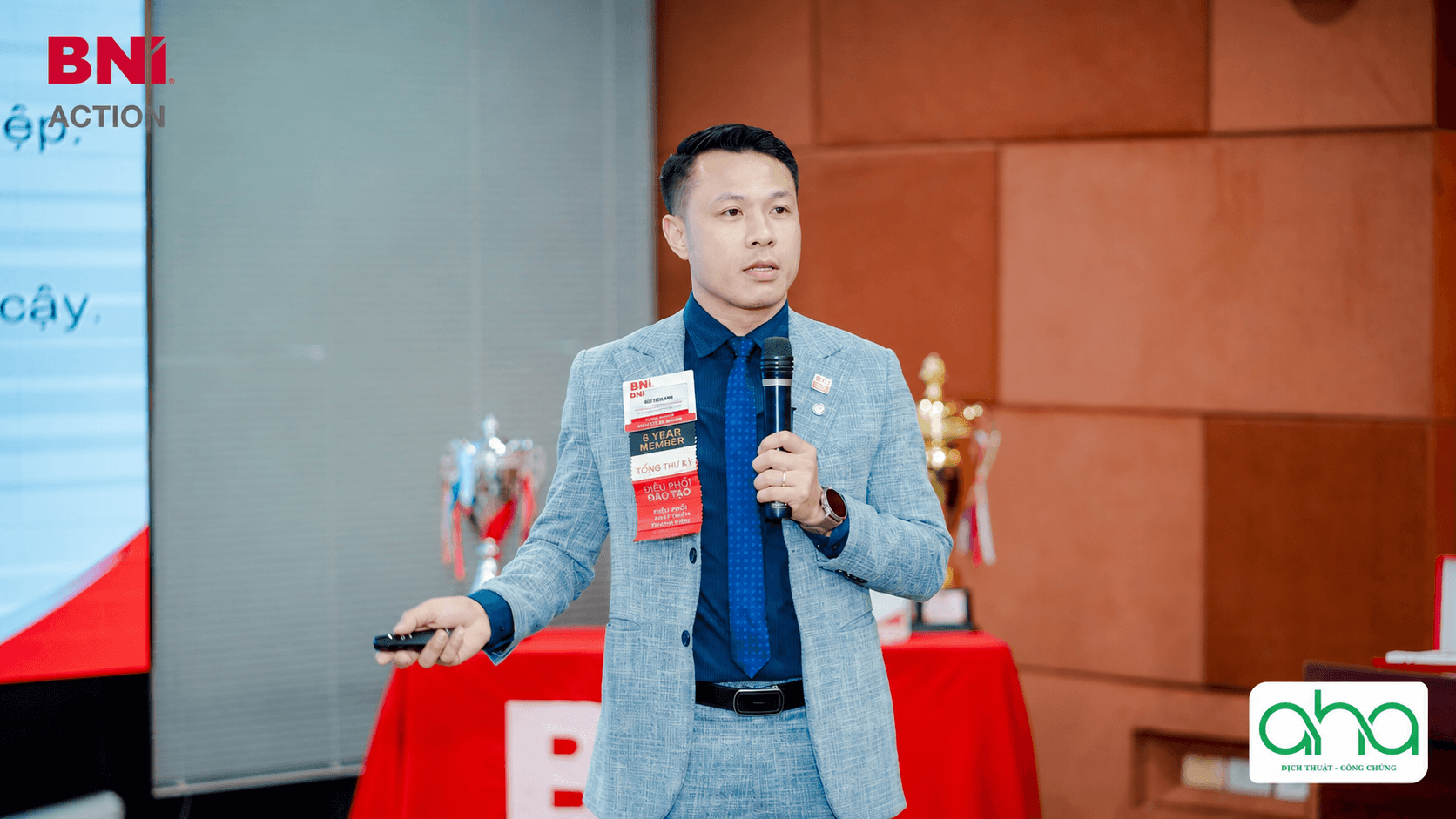 Đại diện Dịch thuật AHA thuyết trình tại sự kiện BNI Action Đại diện Dịch thuật AHA thuyết trình tại sự kiện BNI Action